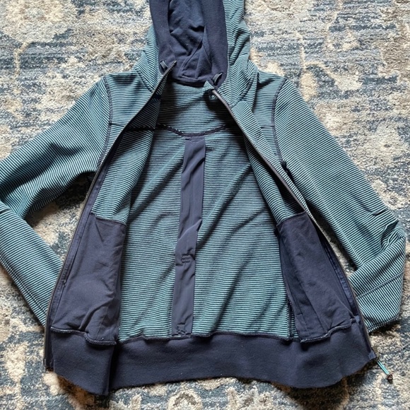 Lululemon Stripe Cozy Hoodie size 6 - Picture 5 of 11